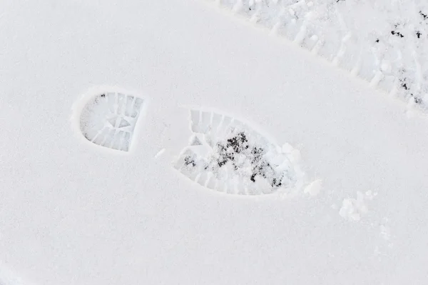 抽象背景-靴子在雪地上的步行道路 — 图库照片