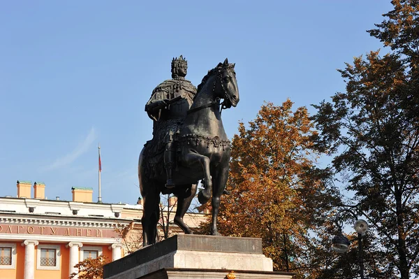 Paardenstandbeeld van Peter de Grote in Sint-Petersburg, Rusland — Stockfoto