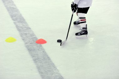 Hokey oyuncusu Pak ile