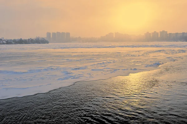 Congeler la rivière Neva — Photo