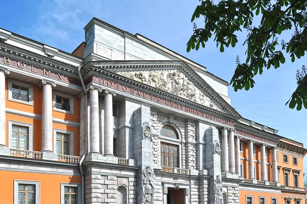 Mikhailovsky castle in St. Petersburg — Stock Photo, Image