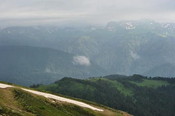 Kaukasusberge in Krasnaja Poljana — Stockfoto