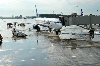 Lane havaalanında geldi