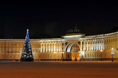 Palace Meydanı, St. Petersburg Noel ağacının gece görünümü,