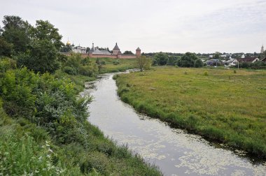 nehir ve manastırda Suzdal, Rusya Federasyonu