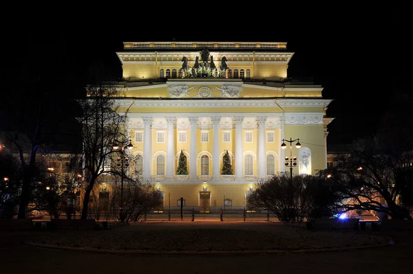 Vista notturna del teatro Alexandrinsky a San Pietroburgo, Russi — Foto Stock