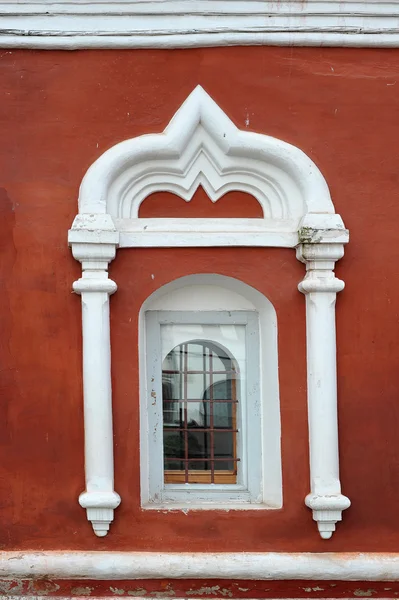 Fenêtre antique à Vologda, Russie — Photo