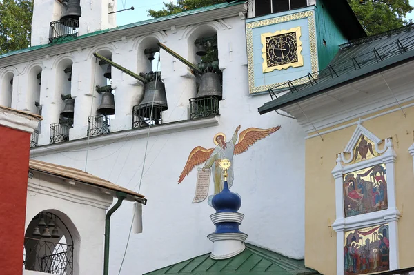 W dzwonnicy klasztoru Pskovo-Pechersky w mieście Pechory, — Zdjęcie stockowe