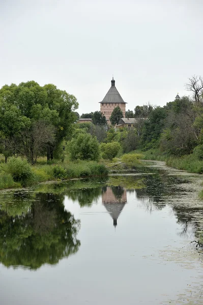 Pemandangan sungai dan biara di Suzdal, Rusia — Stok Foto