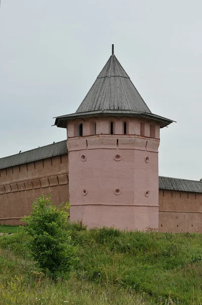 O muro do mosteiro em Suzdal, Rússia — Fotografia de Stock