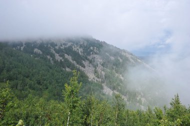 Sırtın görünümünden Russi Çelyabinsk şehir içinde büyük Taganay