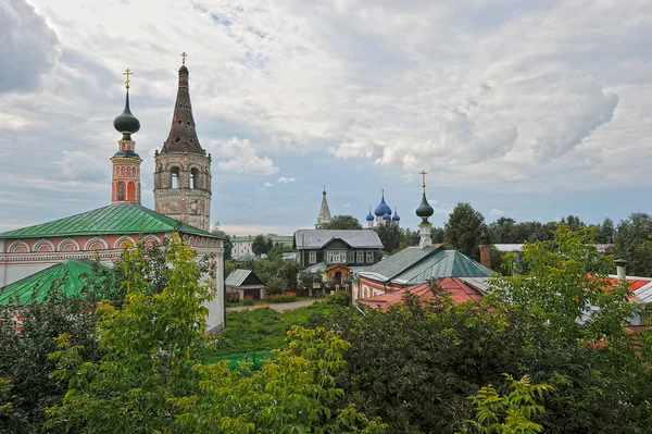 Eski evleri ve kiliseleri Suzdal, Rusya'da bakıldı — Stok fotoğraf