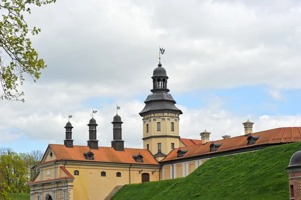 Castillo de Nesvizh - atracción turística belarusa - mediev — Foto de Stock