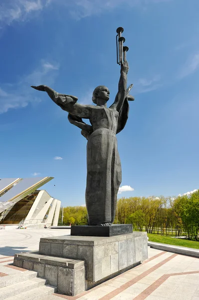 Sculpture in victory Park in Minsk, Belarus — Stock Photo, Image
