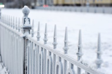 Eskrim karla kaplı demir