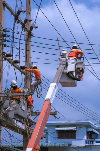 Electricians Team Crane Truck Working Install Electrical Systems Electric Power — Stock Photo, Image