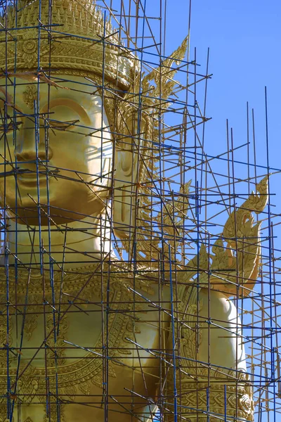 Nahaufnahme Bild Der Großen Goldenen Buddha Statue Mit Gerüststruktur Bau — Stockfoto