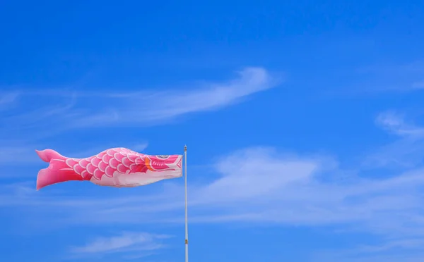 Pink Koi Visvlag Tegen Witte Wolk Blauwe Lucht Minimale Stijl — Stockfoto