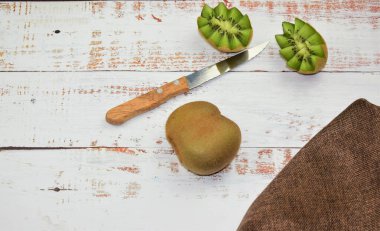 Beyaz masada kiviler, metin veya fikir için boşluk