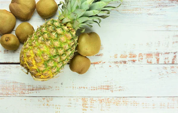 Tropical Fruits Rustic White Table Pineapple Kiwis — Stock Photo, Image