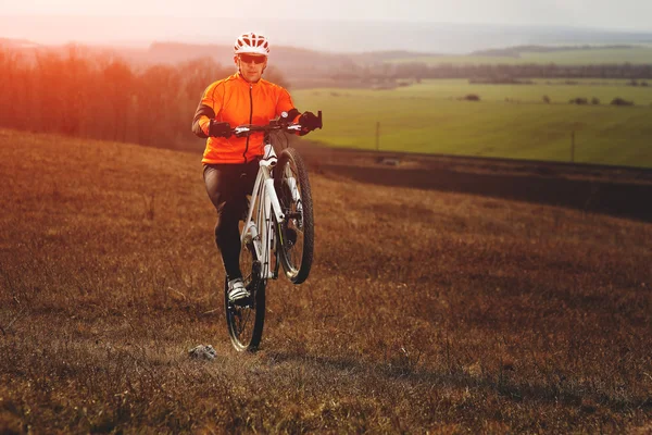 バックパック、自転車人サイクリスト — ストック写真