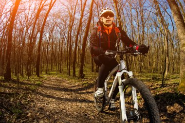 binicilik bisiklet bisikletçi