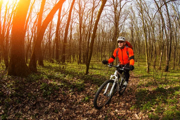 Ciclista andar de bicicleta — Fotografia de Stock