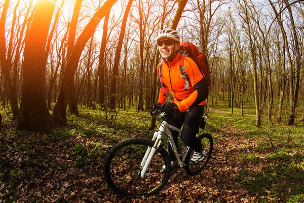 Ciclista andar de bicicleta — Fotografia de Stock