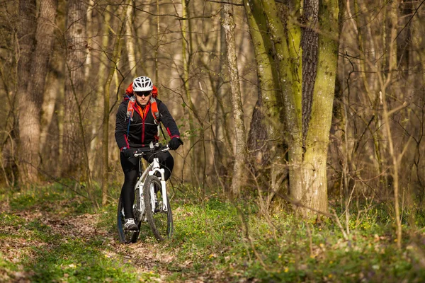 Homme cycliste à vélo — Photo