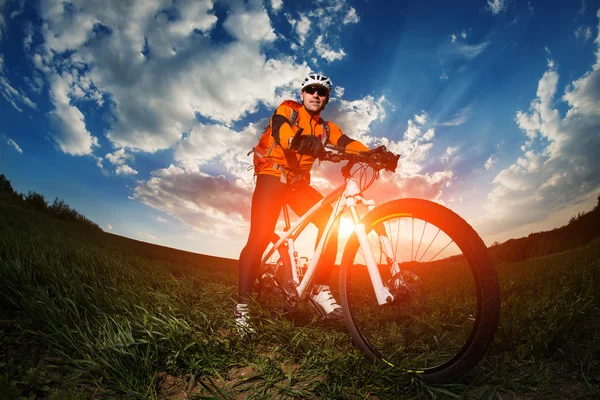 Cyclist riding bike on a nature trail in the mountains. — Stock Photo, Image
