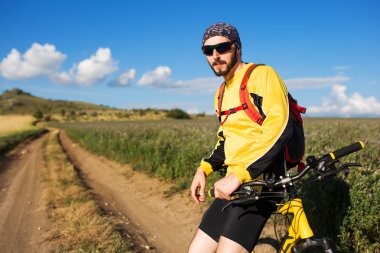 Dağ bisiklet bisikletçi tek sürme izlemek günbatımı Vadisi