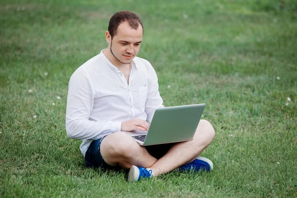 parkta çalışmayı iş adamı