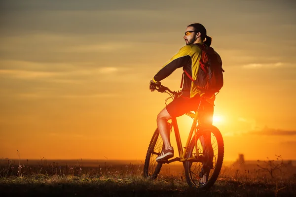 Man in helmet and glasses stay on the bicycle — Stock Photo, Image