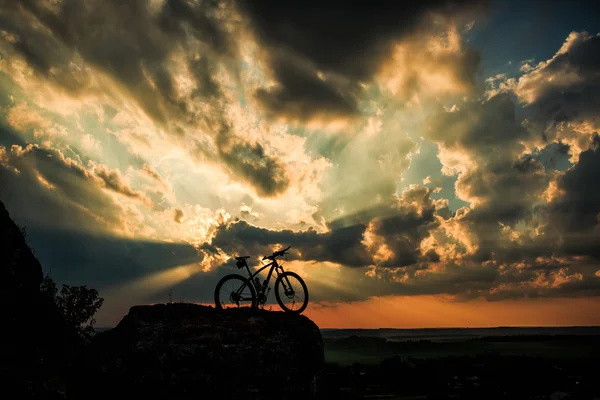 Piękna scena rower na zachód słońca — Zdjęcie stockowe