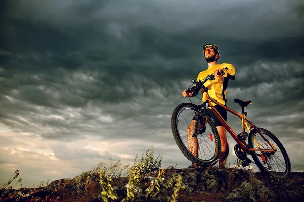 Mountain Bike cyclist riding outdoor — Stock Photo, Image