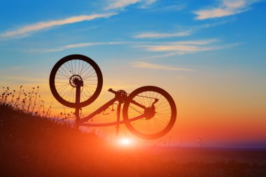 Motor bizim günbatımı üzerinde güzel bir sahne