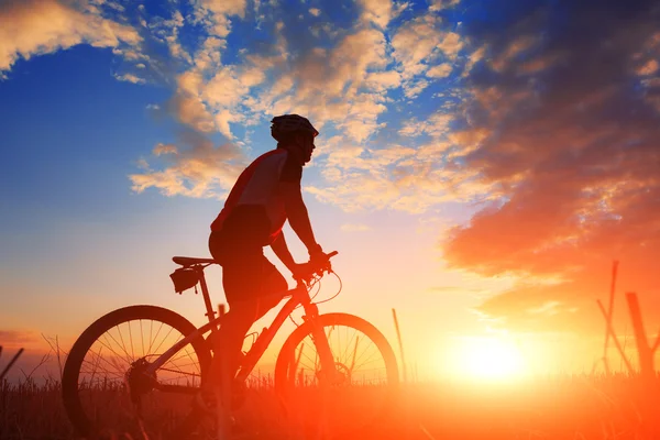 Mountain bicycle rider on the hill — Stock Photo, Image