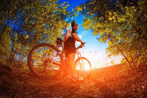 Jazda na rowerze w naturze człowieka — Zdjęcie stockowe