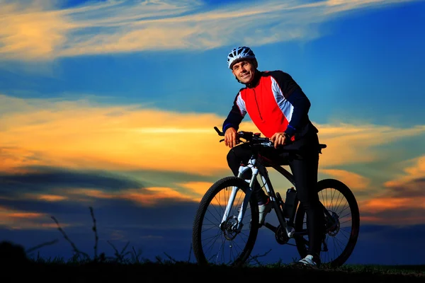 Ορεινό ποδήλατο ποδηλάτης ιππασίας εξωτερική — Φωτογραφία Αρχείου