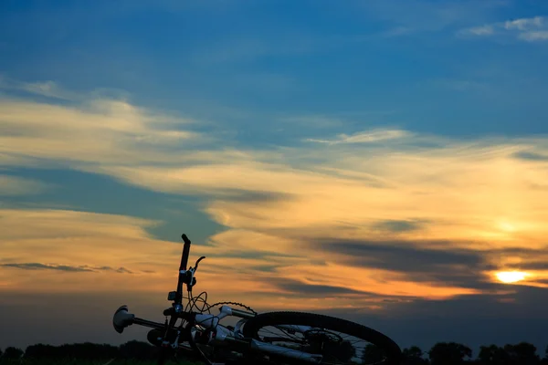 Gün batımında Bisiklet mahalline kadar güzel yakın, — Stok fotoğraf