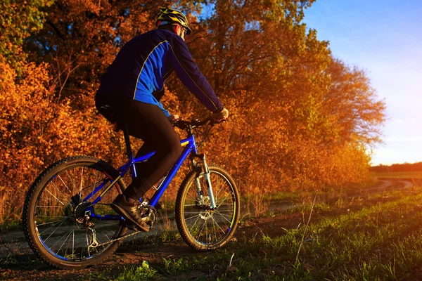 Mountain Bike cyclist riding outdoor — Stock Photo, Image