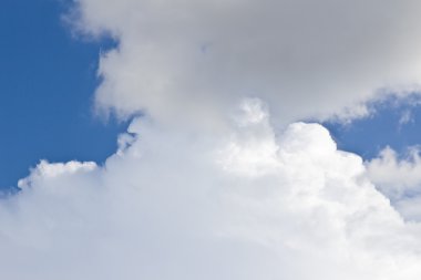 Mavi gökyüzü ile birçok clound