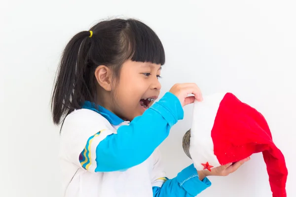 Asijské dívky zase Santa Claus klobouk panika. — Stock fotografie
