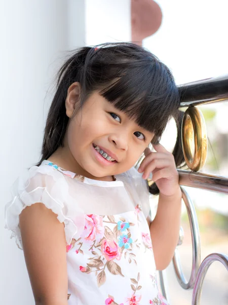 Malá Asiatka s úsměvem — Stock fotografie