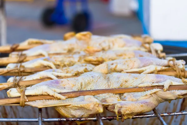 Gegrilde kip op de grill — Stockfoto