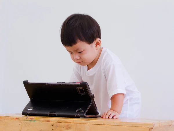 Little boy with a digital tablet with the intention to learn — Stock Photo, Image