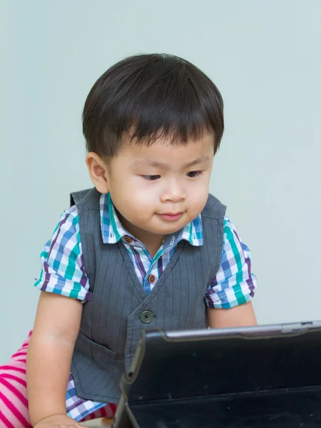 Portrait of child on table in a digital tablet — Stock Photo, Image