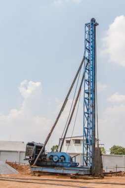 bir şantiye kazık.