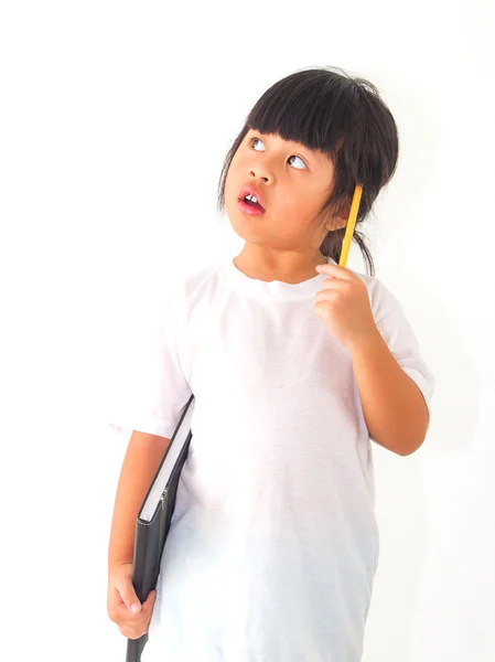 Niña con un cuaderno y pensando en un fondo blanco . —  Fotos de Stock