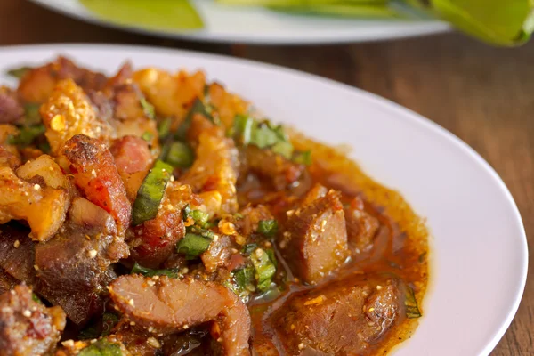 Grilovaná vepřová krkovička v pikantní koření thajské potravin — Stock fotografie